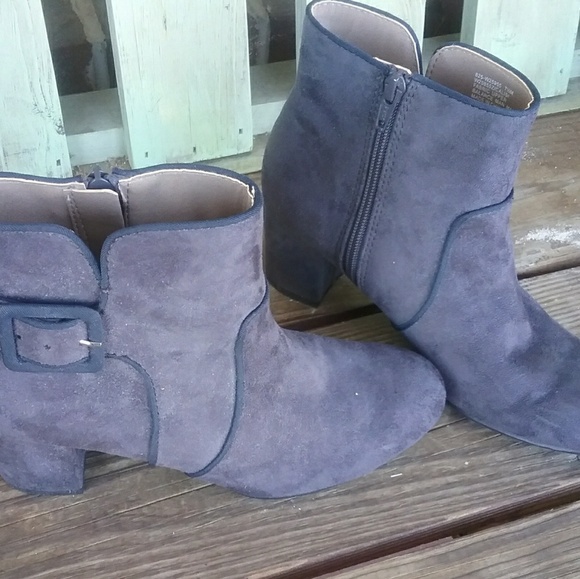 White Mountain Booties - Picture 3 of 6